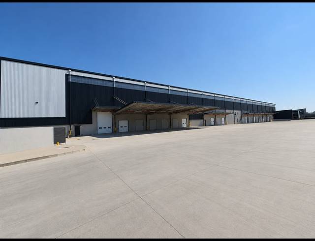 18,756M² WAREHOUSE TO LET IN LONGLAKE
